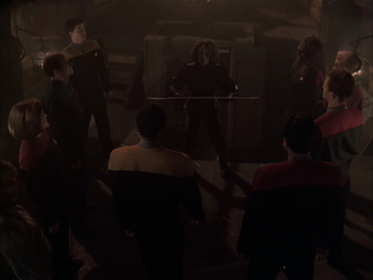 extant_StarTrek_VOY_6x03-BargeOfTheDead_03448.jpg