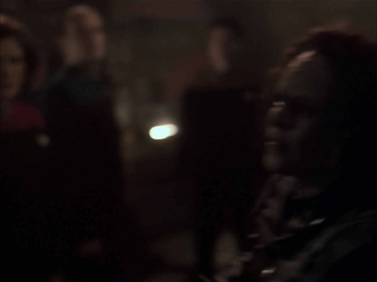 extant_StarTrek_VOY_6x03-BargeOfTheDead_03461.jpg