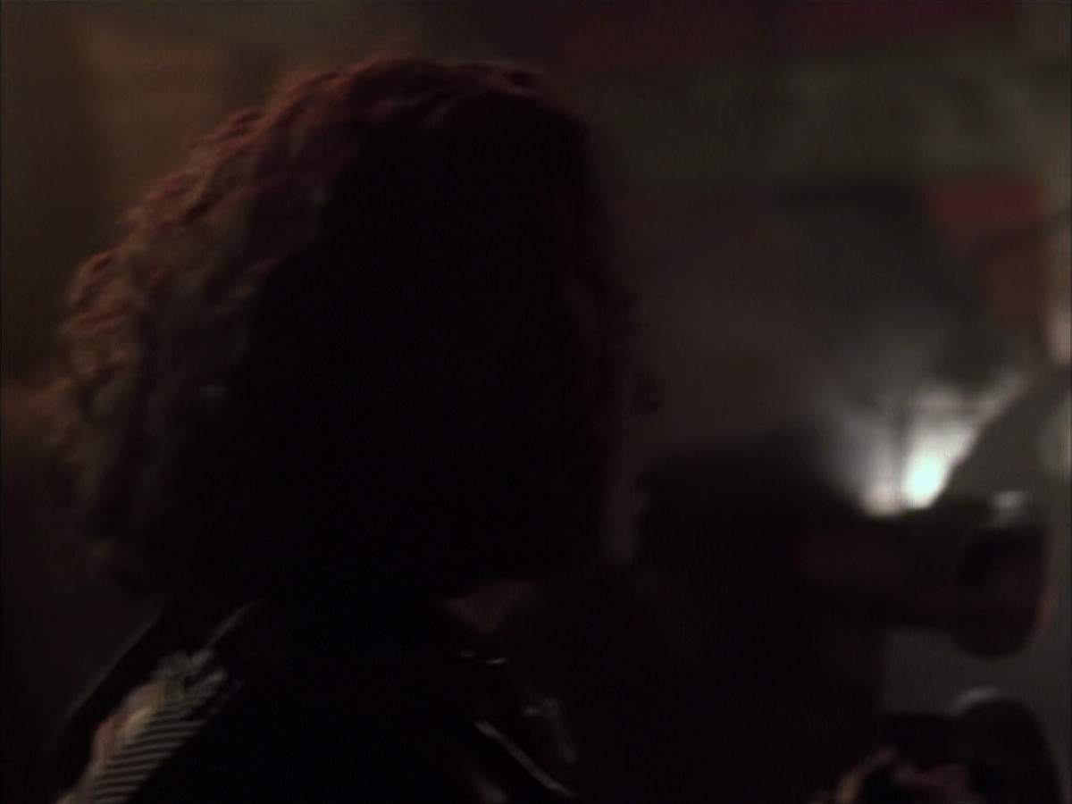 extant_StarTrek_VOY_6x03-BargeOfTheDead_03468.jpg