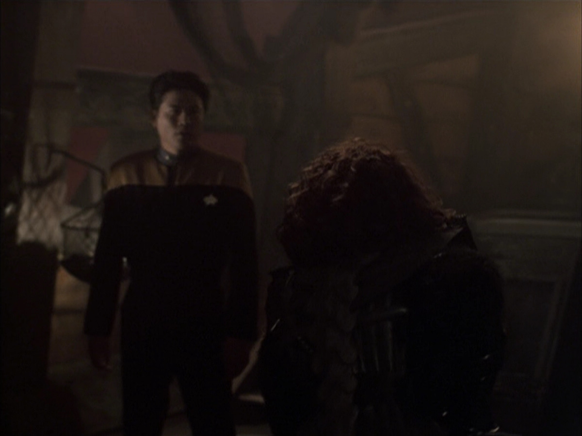 extant_StarTrek_VOY_6x03-BargeOfTheDead_03472.jpg