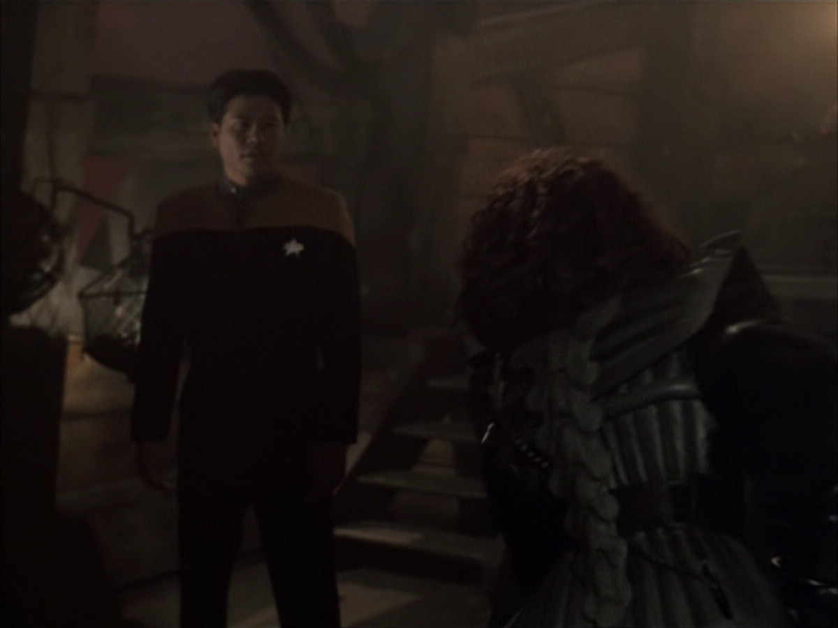 extant_StarTrek_VOY_6x03-BargeOfTheDead_03473.jpg