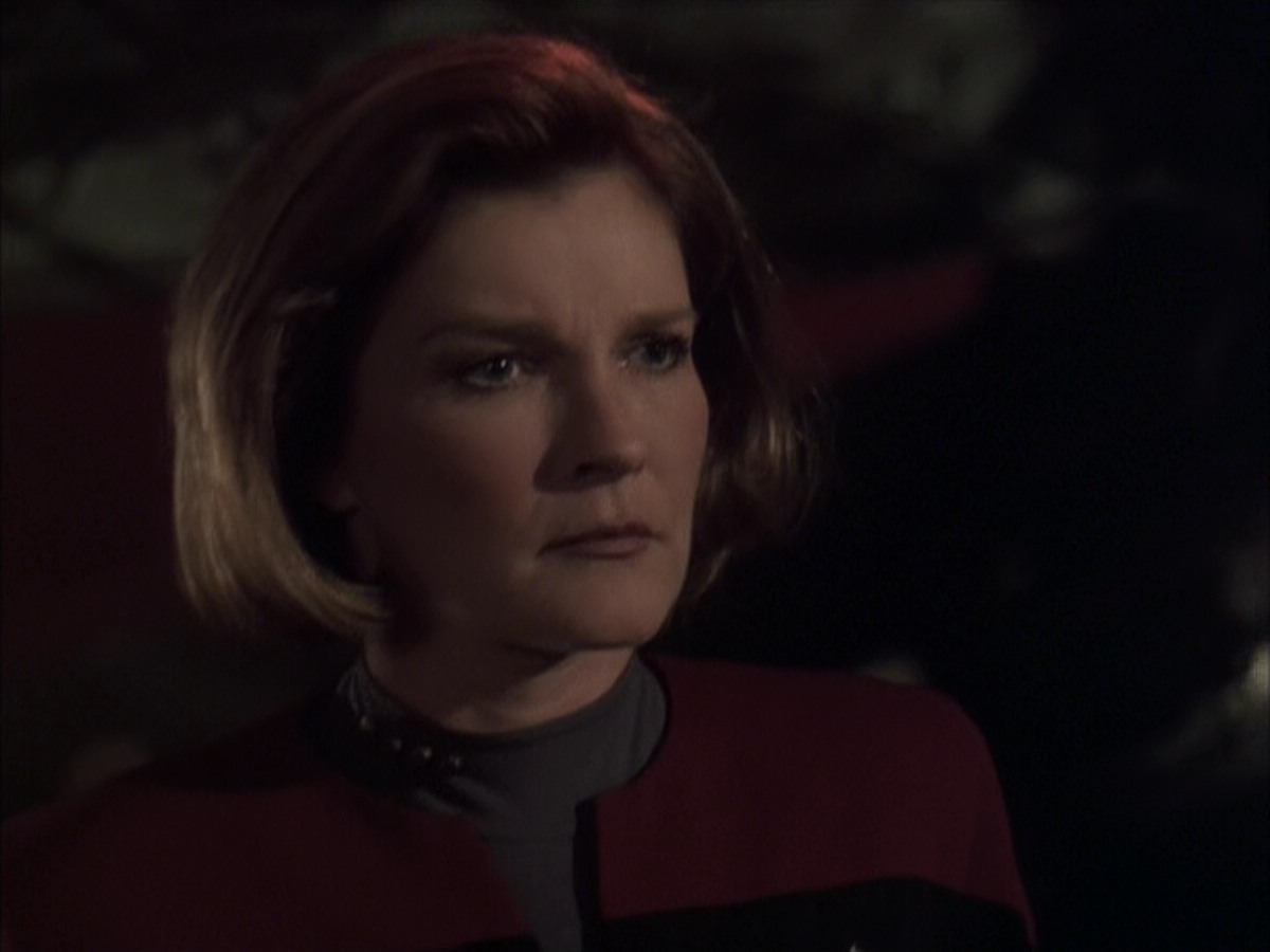 extant_StarTrek_VOY_6x03-BargeOfTheDead_03480.jpg