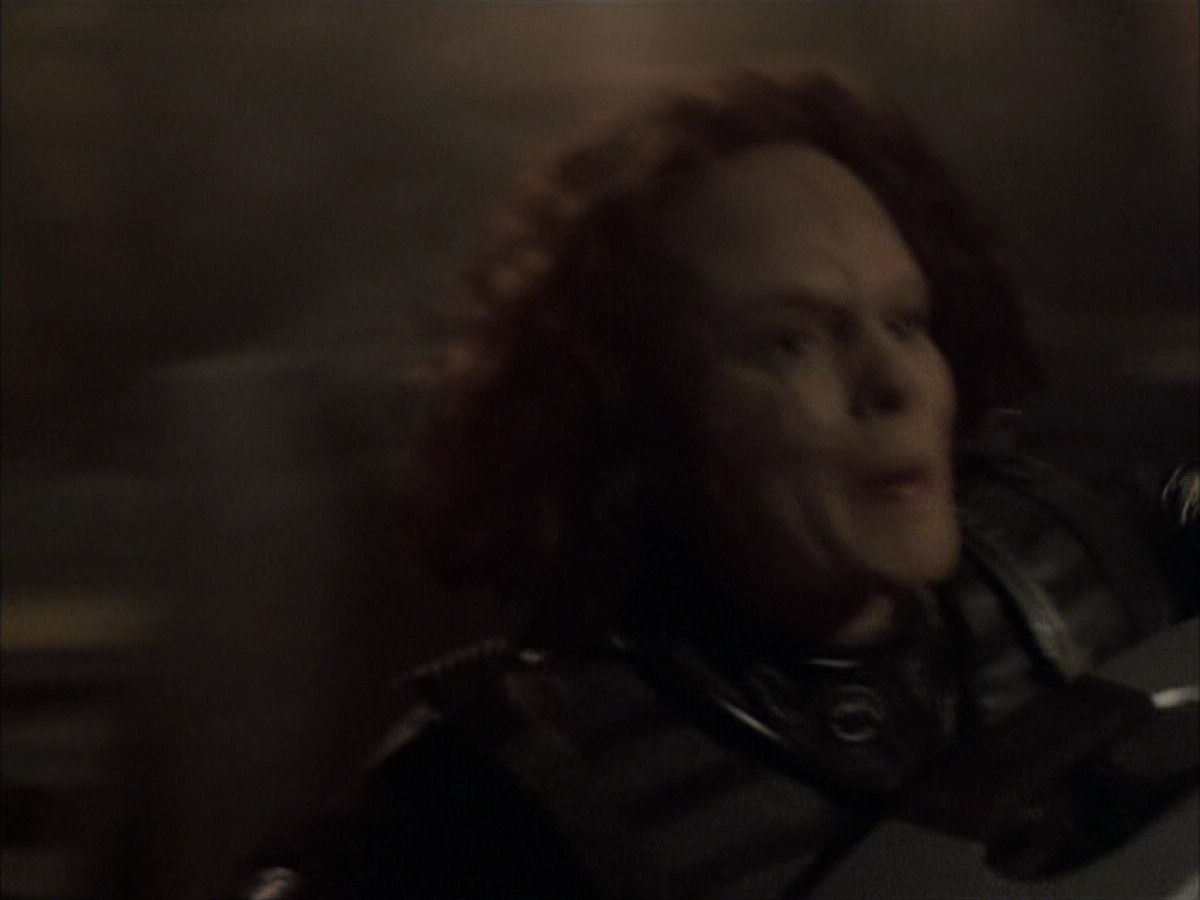 extant_StarTrek_VOY_6x03-BargeOfTheDead_03486.jpg