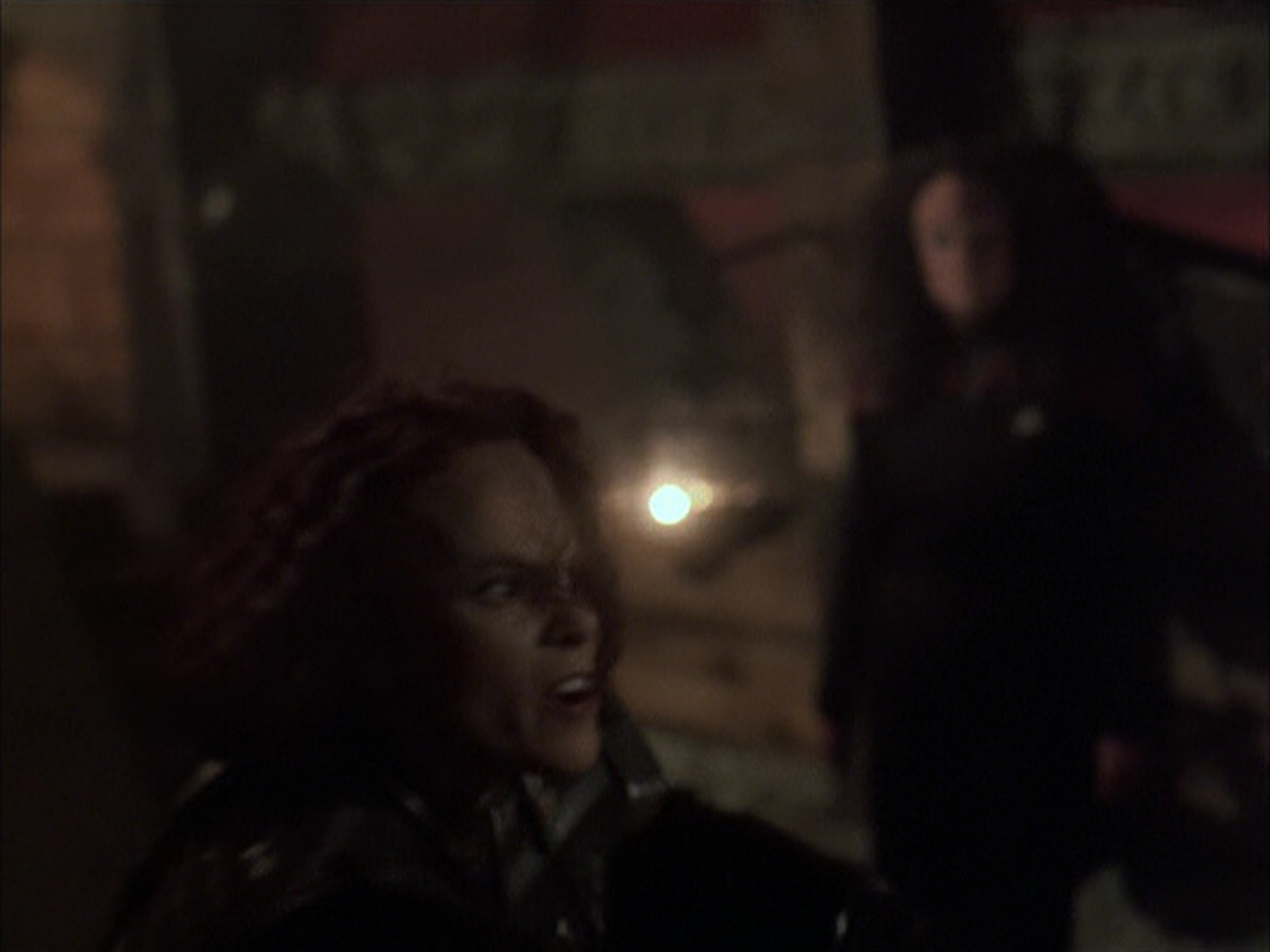 extant_StarTrek_VOY_6x03-BargeOfTheDead_03490.jpg