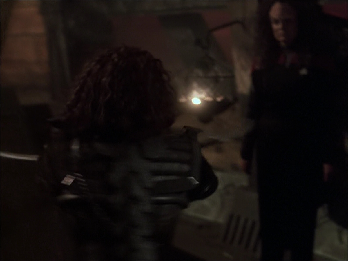 extant_StarTrek_VOY_6x03-BargeOfTheDead_03491.jpg