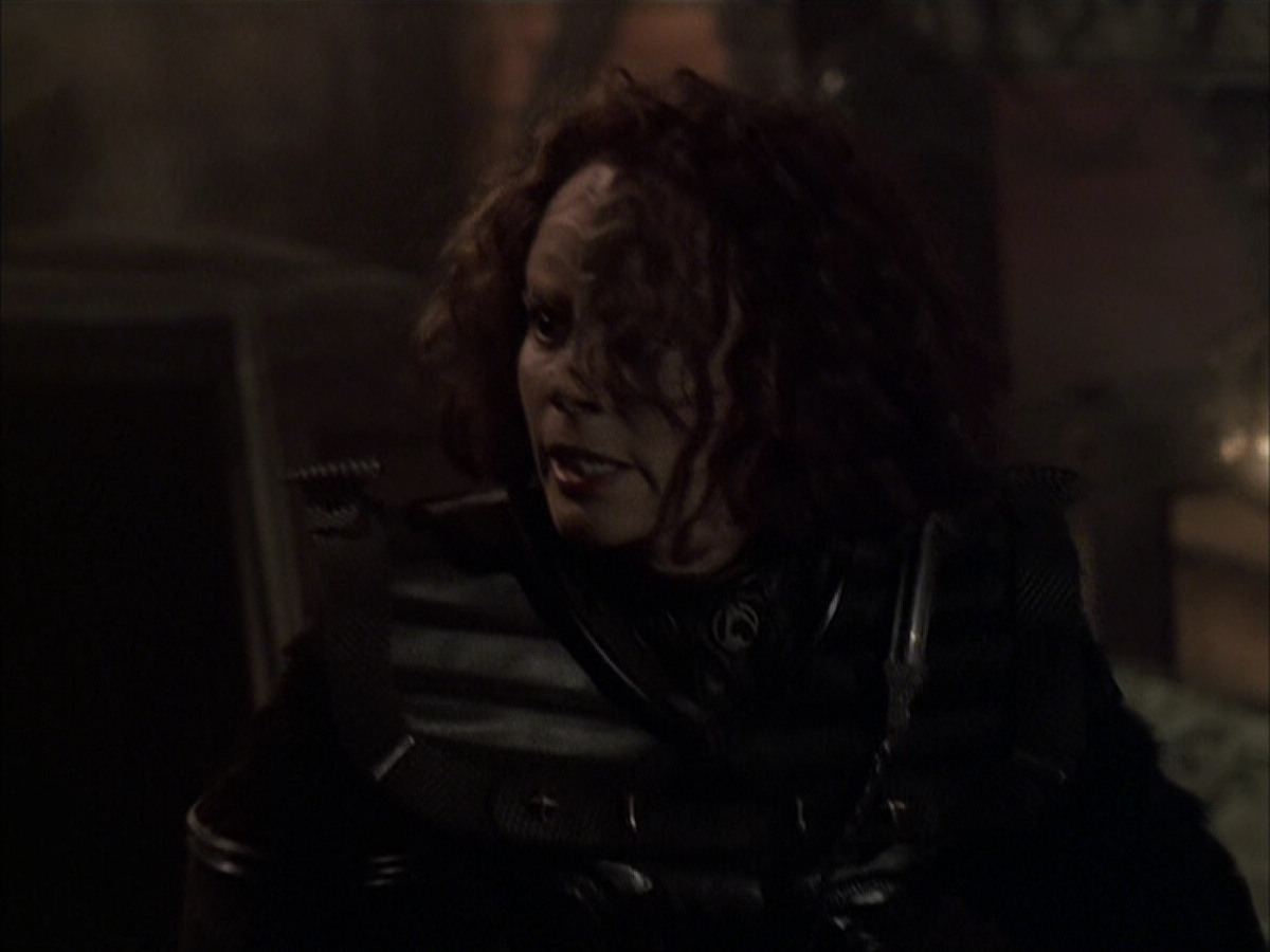 extant_StarTrek_VOY_6x03-BargeOfTheDead_03493.jpg