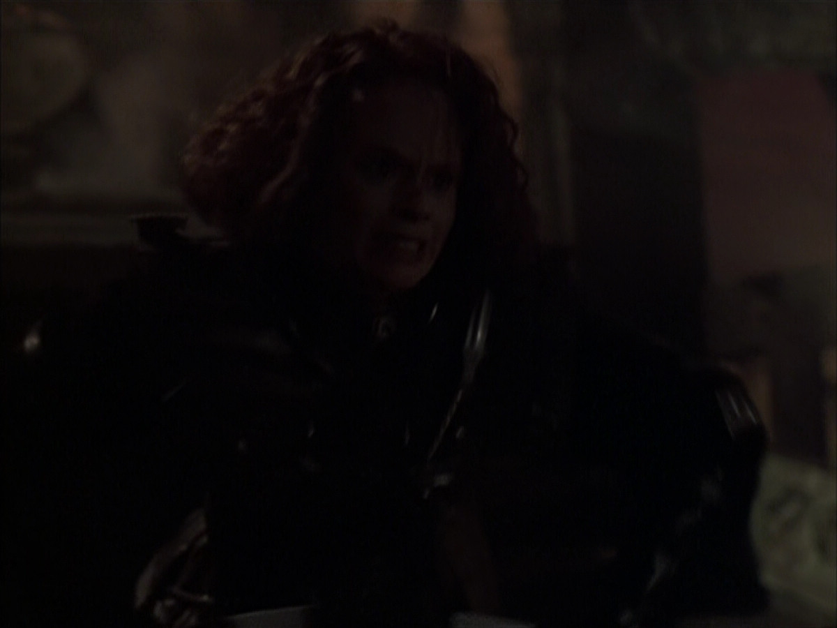 extant_StarTrek_VOY_6x03-BargeOfTheDead_03494.jpg