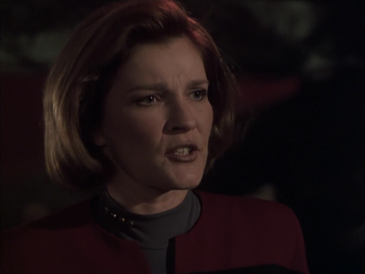 extant_StarTrek_VOY_6x03-BargeOfTheDead_03503.jpg