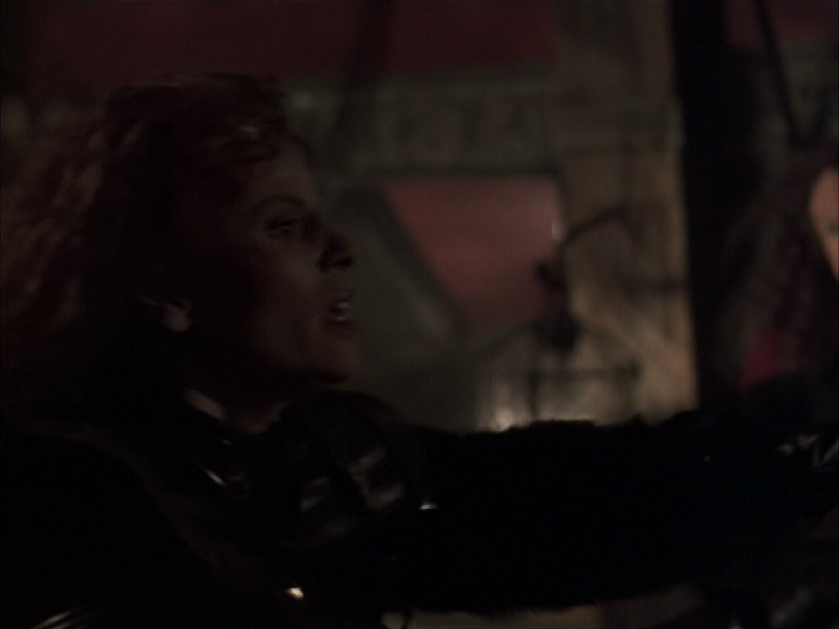 extant_StarTrek_VOY_6x03-BargeOfTheDead_03511.jpg