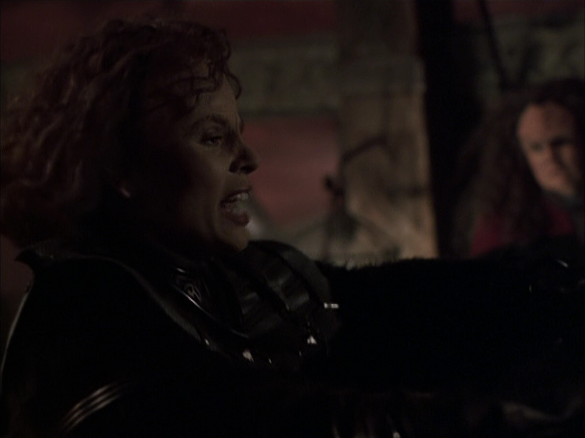 extant_StarTrek_VOY_6x03-BargeOfTheDead_03512.jpg