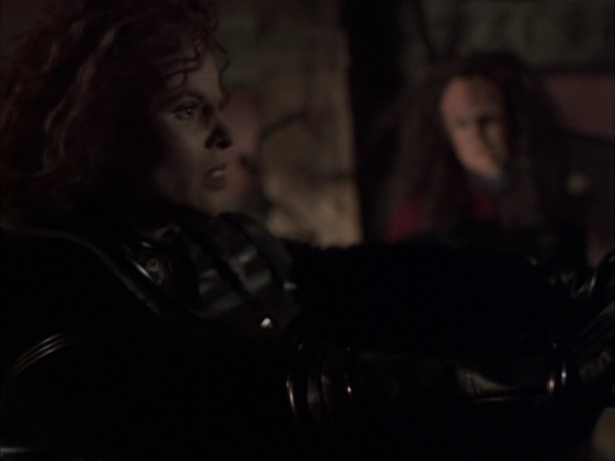 extant_StarTrek_VOY_6x03-BargeOfTheDead_03515.jpg