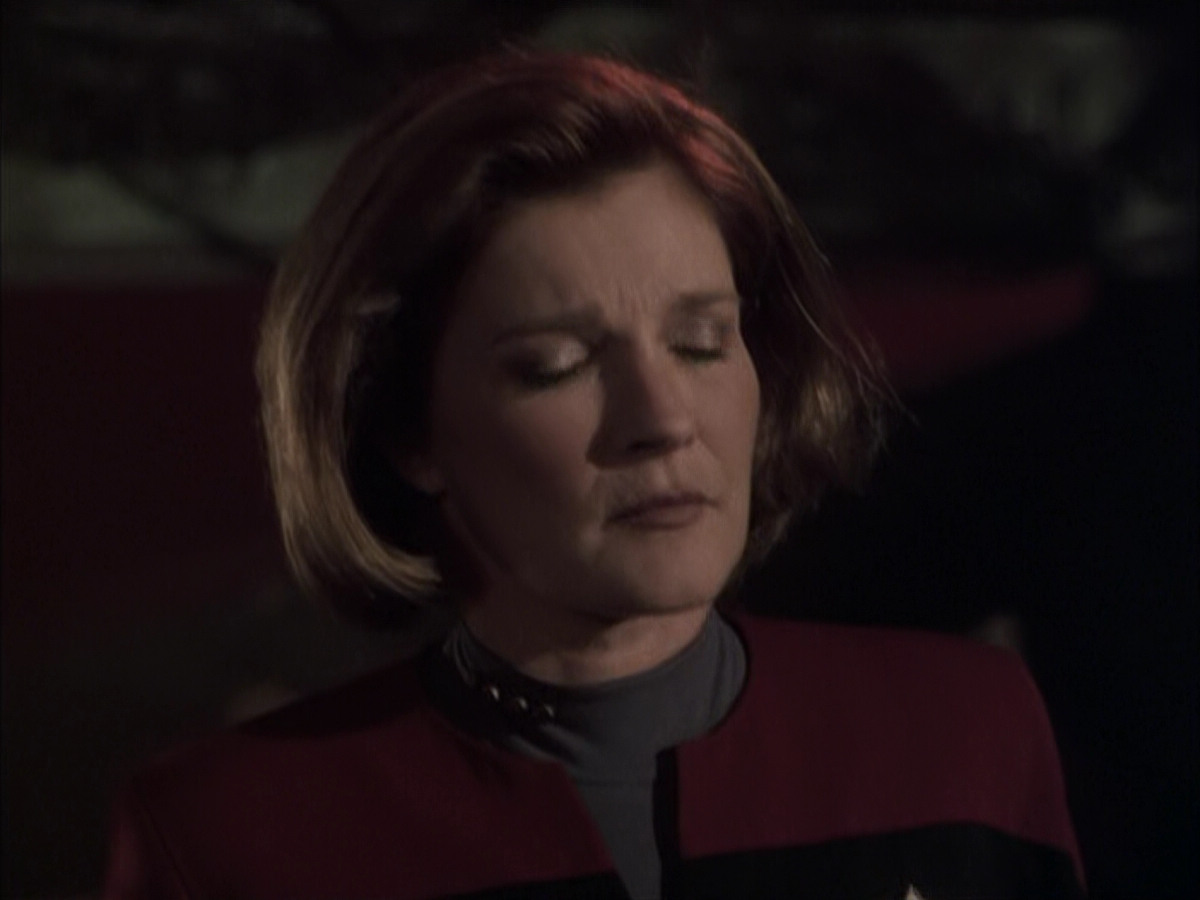 extant_StarTrek_VOY_6x03-BargeOfTheDead_03520.jpg