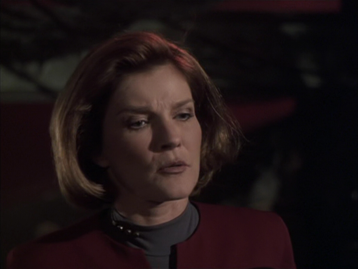 extant_StarTrek_VOY_6x03-BargeOfTheDead_03521.jpg