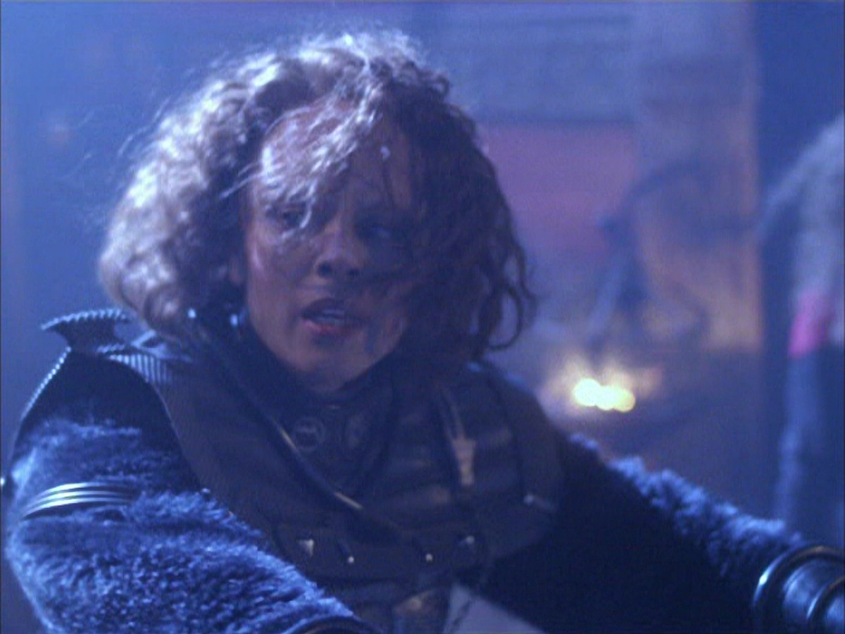 extant_StarTrek_VOY_6x03-BargeOfTheDead_03523.jpg