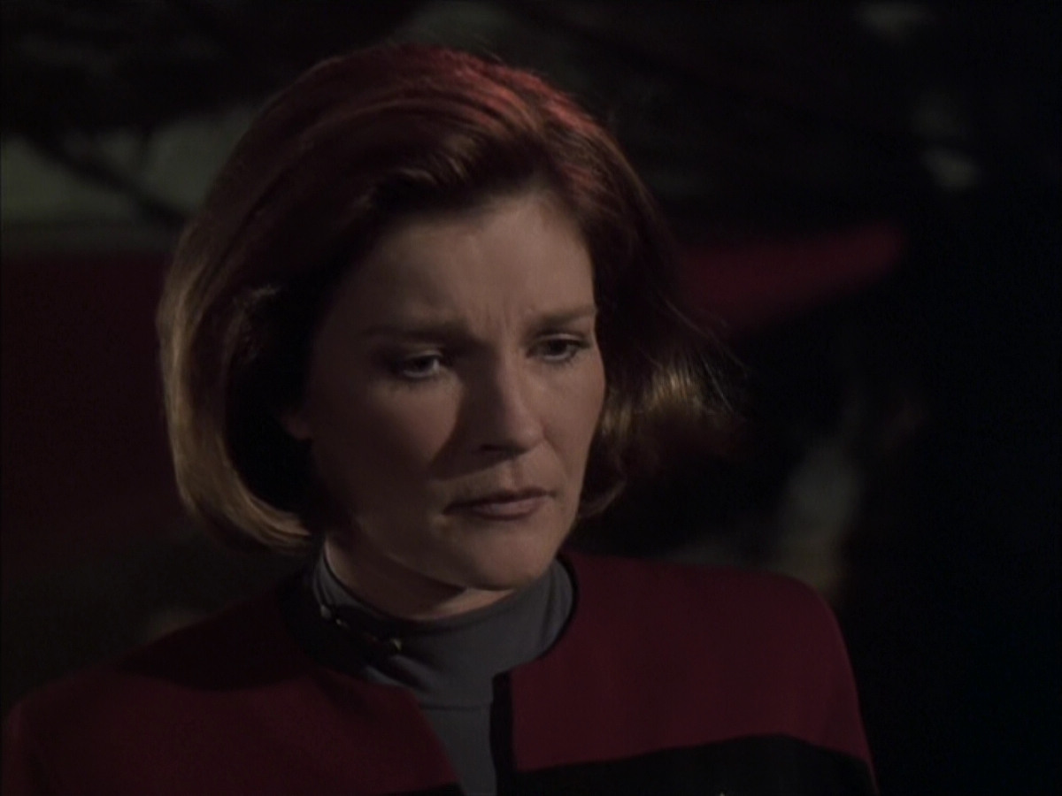 extant_StarTrek_VOY_6x03-BargeOfTheDead_03538.jpg