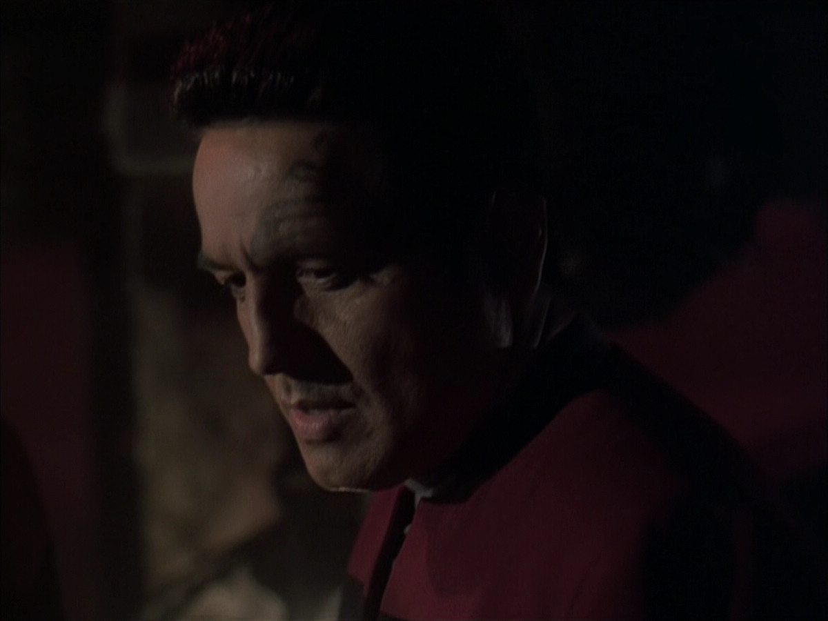 extant_StarTrek_VOY_6x03-BargeOfTheDead_03544.jpg