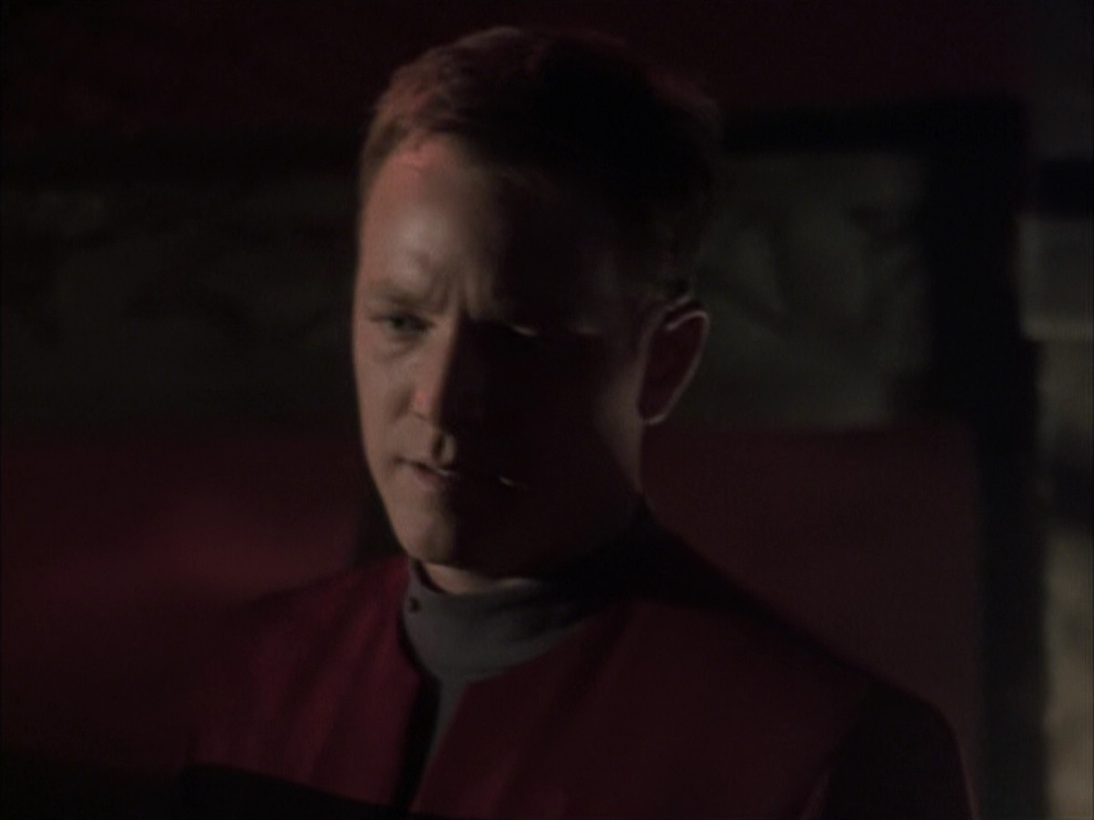 extant_StarTrek_VOY_6x03-BargeOfTheDead_03546.jpg
