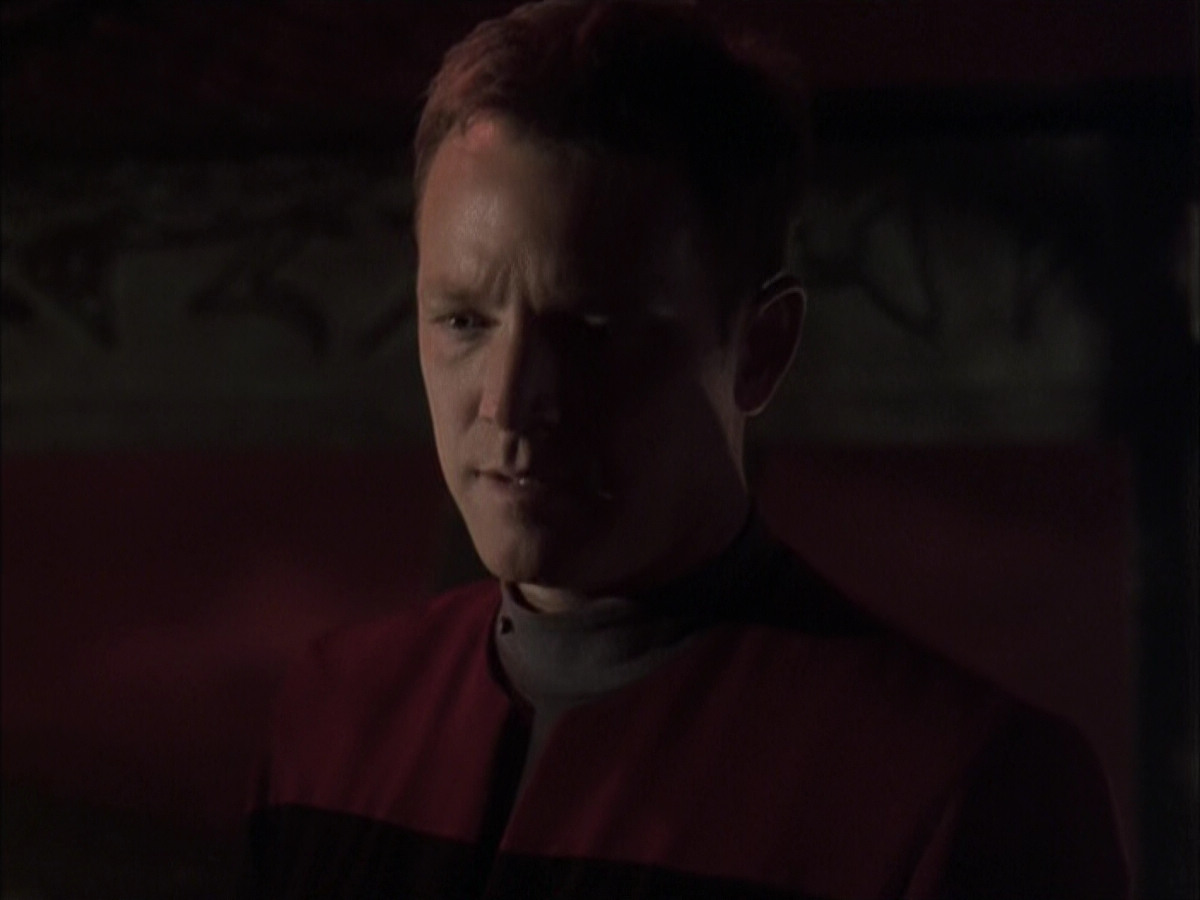 extant_StarTrek_VOY_6x03-BargeOfTheDead_03547.jpg