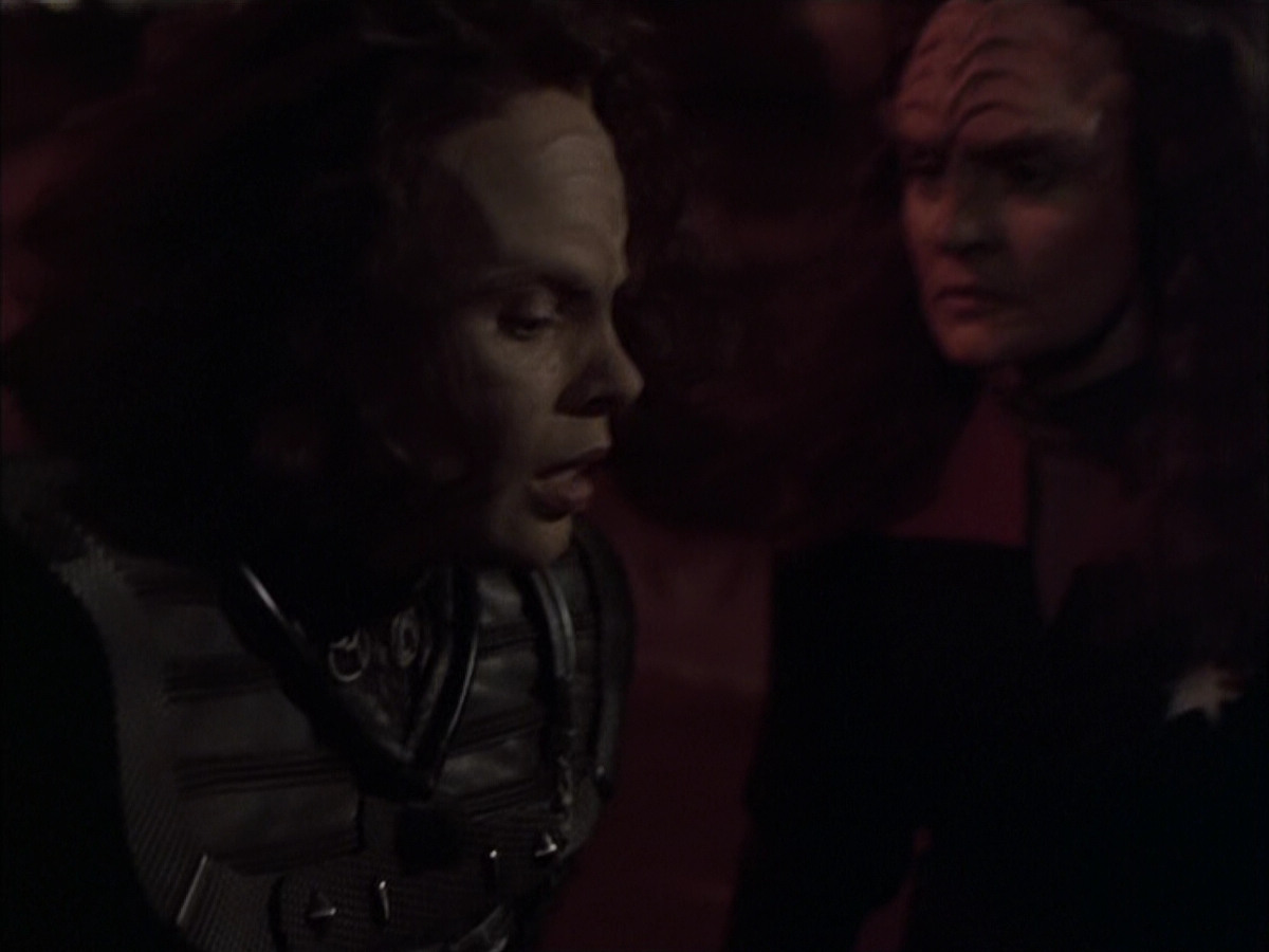 extant_StarTrek_VOY_6x03-BargeOfTheDead_03552.jpg