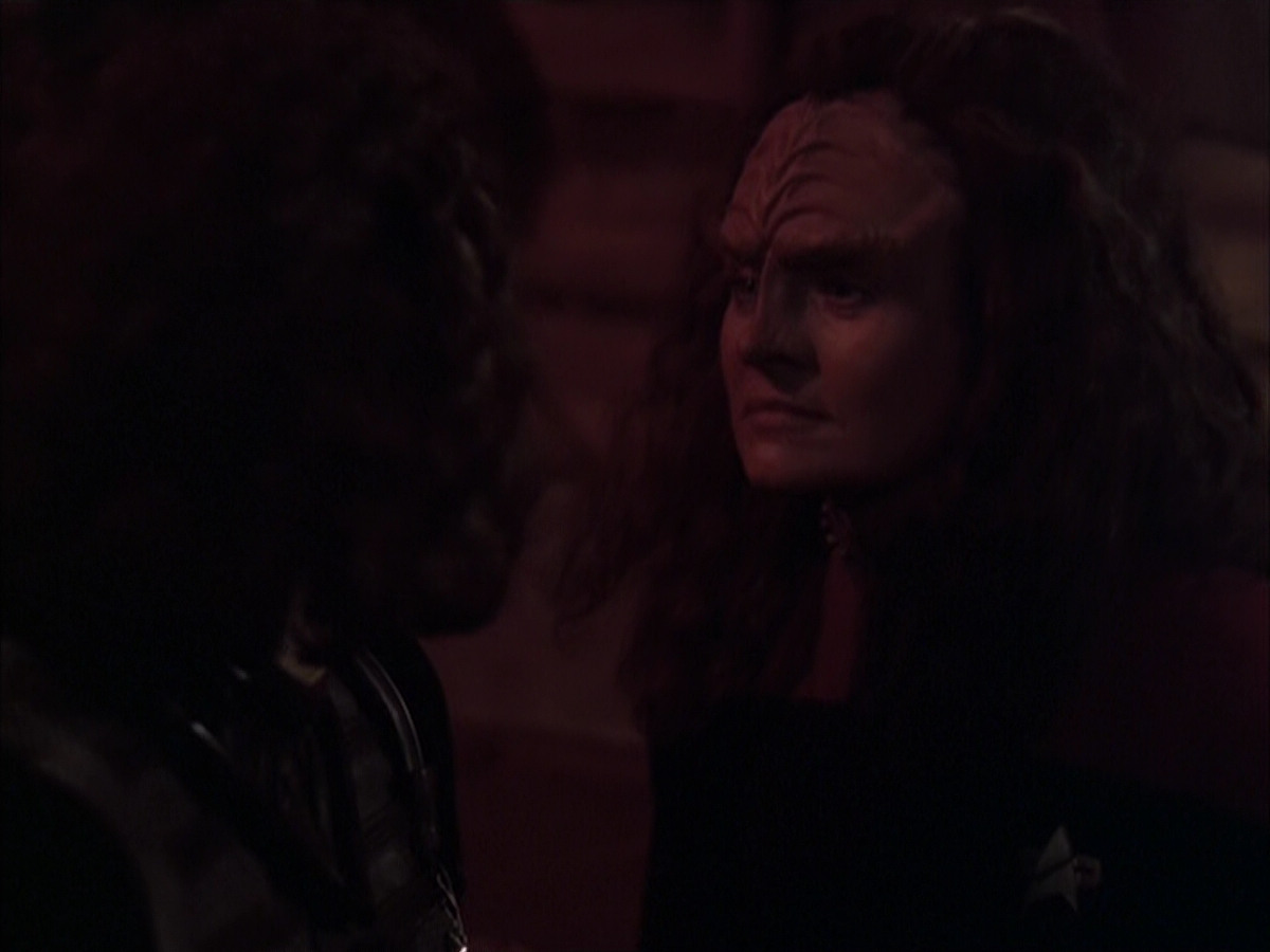extant_StarTrek_VOY_6x03-BargeOfTheDead_03562.jpg