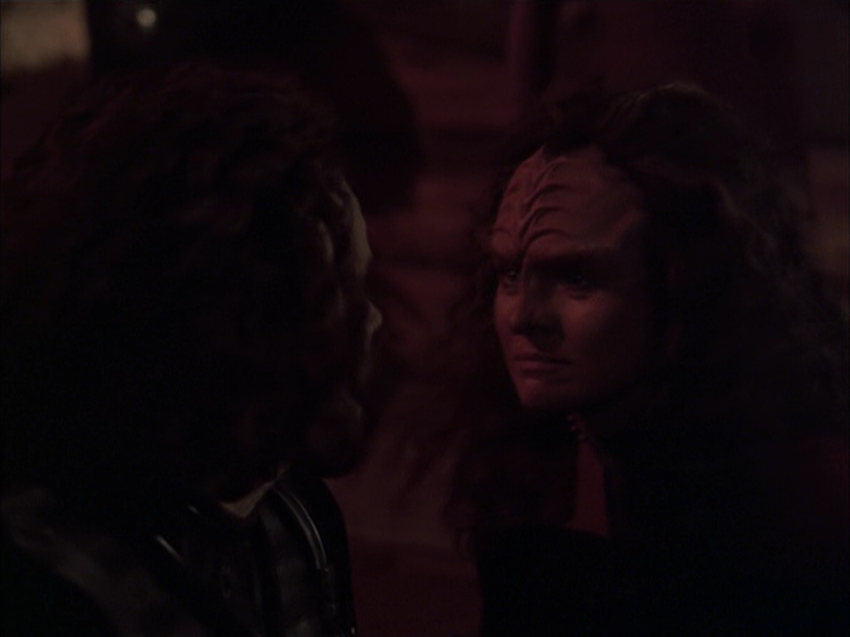 extant_StarTrek_VOY_6x03-BargeOfTheDead_03565.jpg