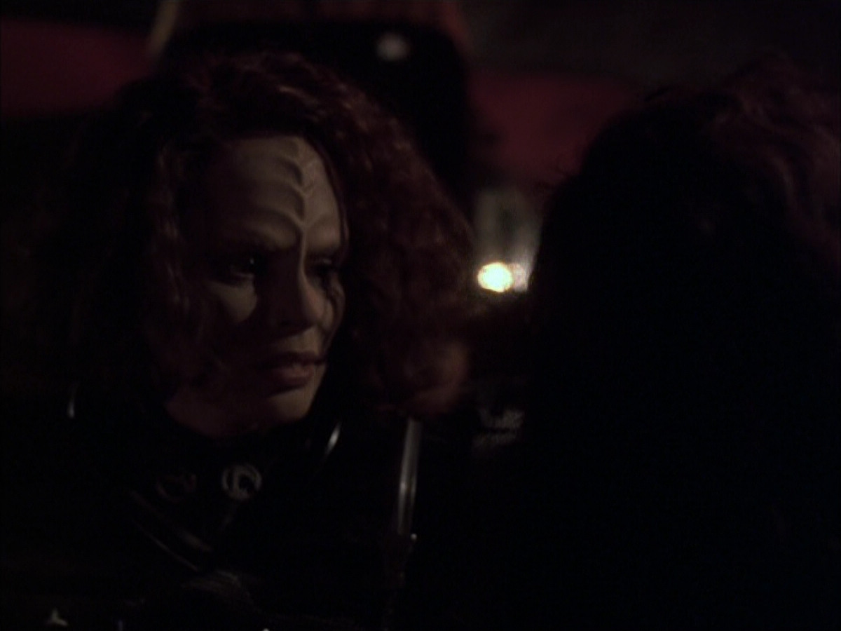 extant_StarTrek_VOY_6x03-BargeOfTheDead_03570.jpg