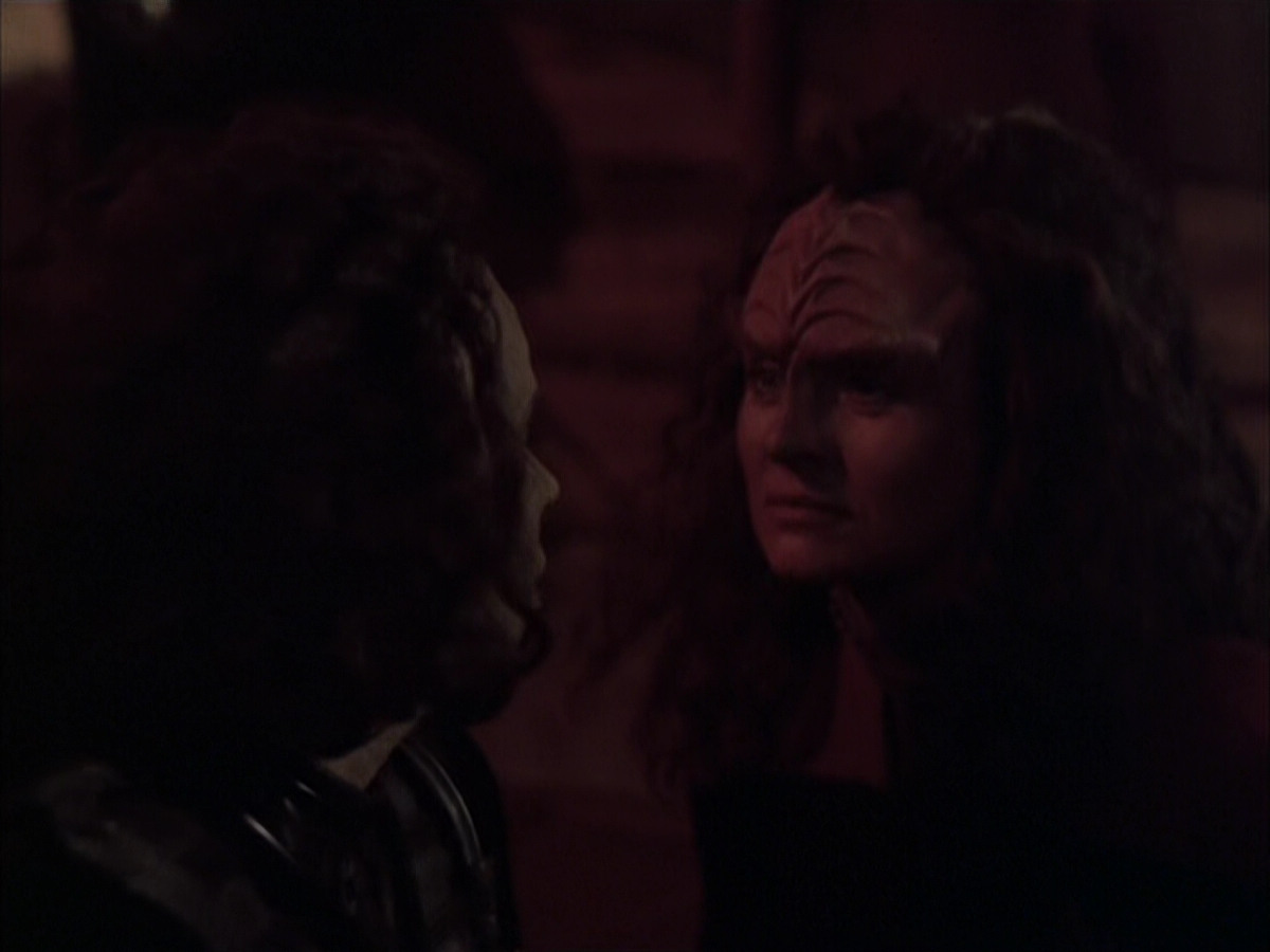 extant_StarTrek_VOY_6x03-BargeOfTheDead_03573.jpg