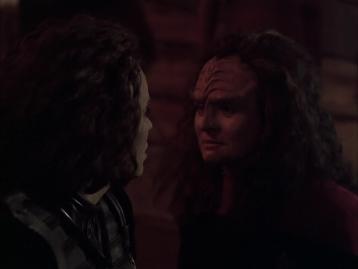 extant_StarTrek_VOY_6x03-BargeOfTheDead_03576.jpg