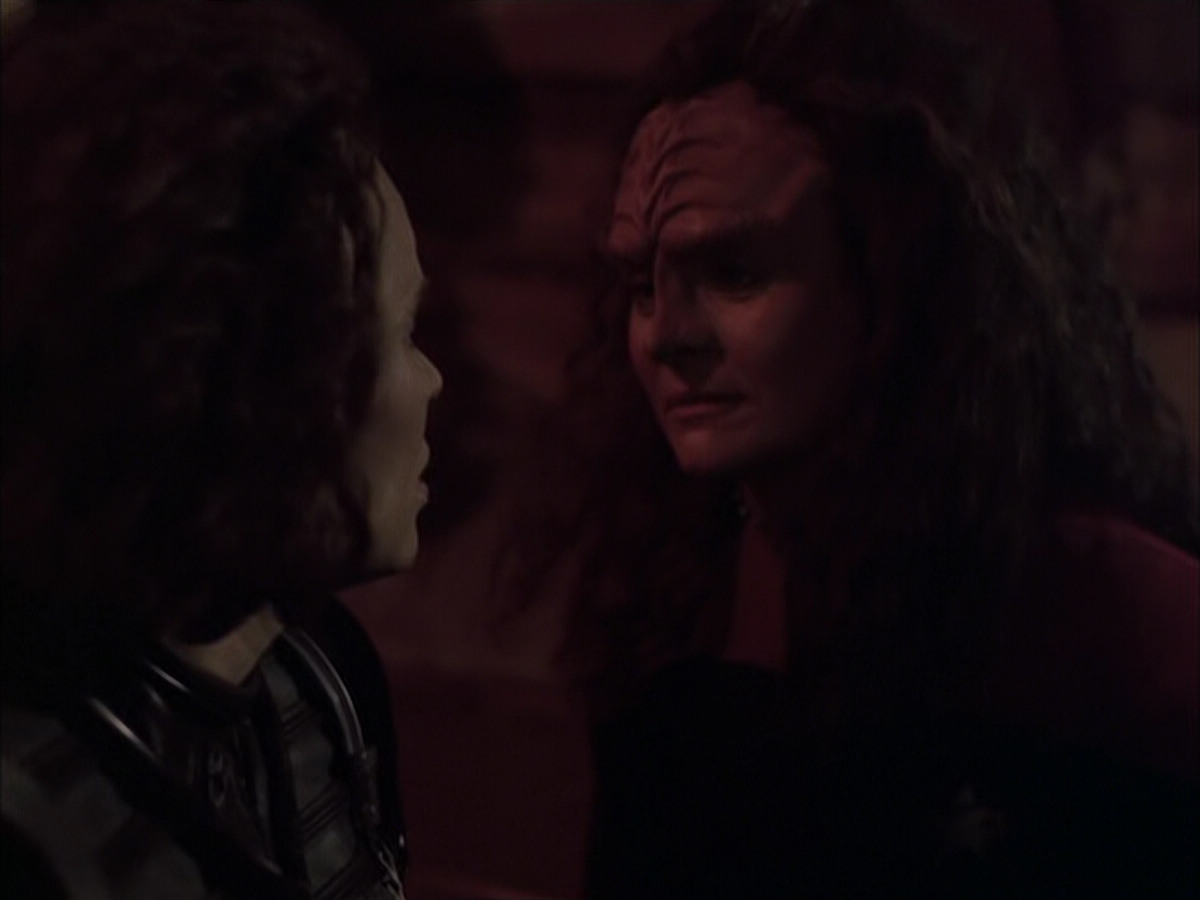 extant_StarTrek_VOY_6x03-BargeOfTheDead_03578.jpg