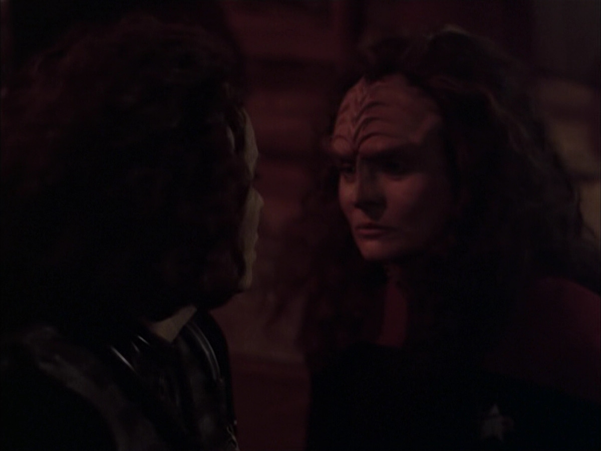 extant_StarTrek_VOY_6x03-BargeOfTheDead_03579.jpg