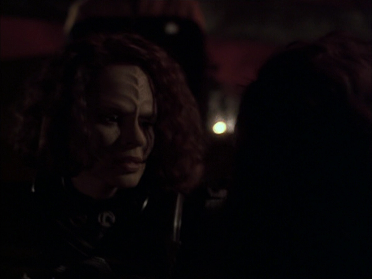 extant_StarTrek_VOY_6x03-BargeOfTheDead_03583.jpg