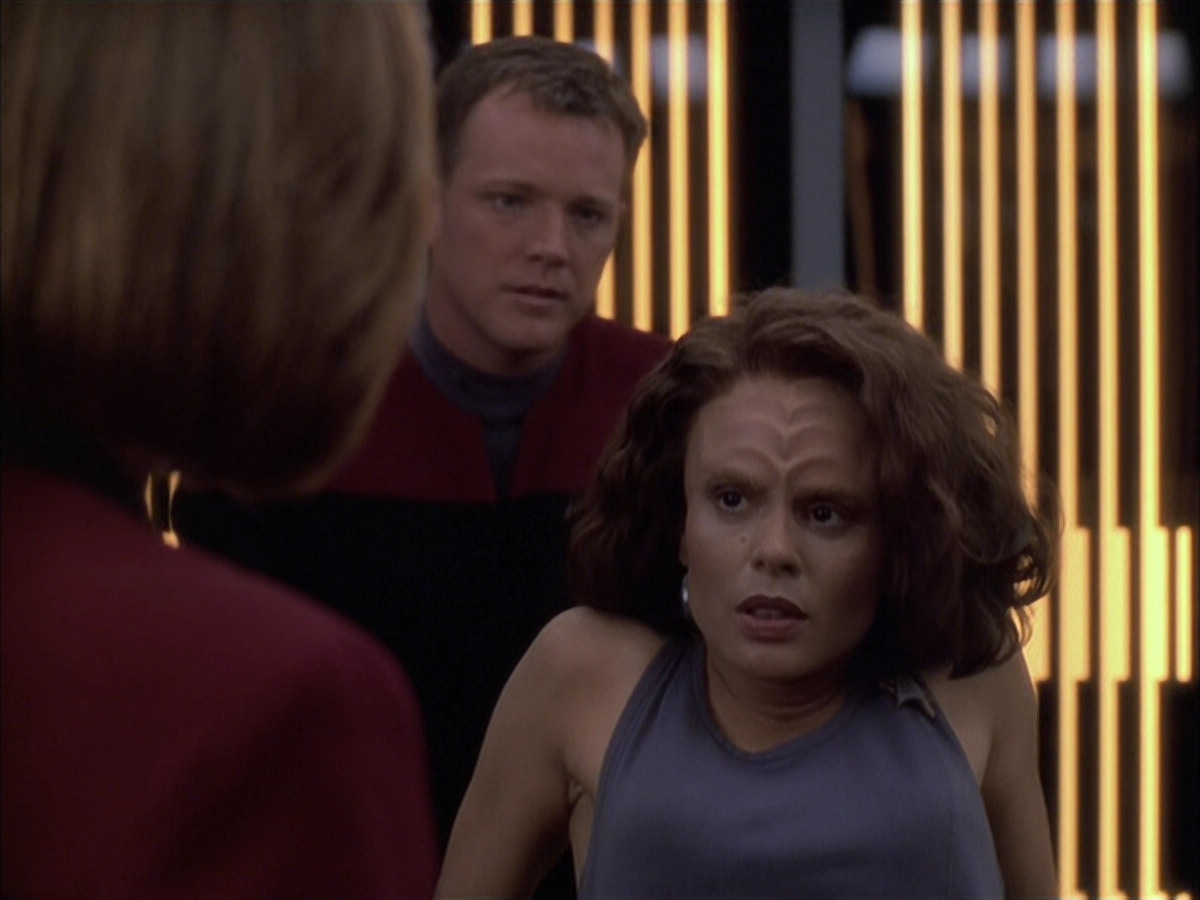 extant_StarTrek_VOY_6x03-BargeOfTheDead_03601.jpg