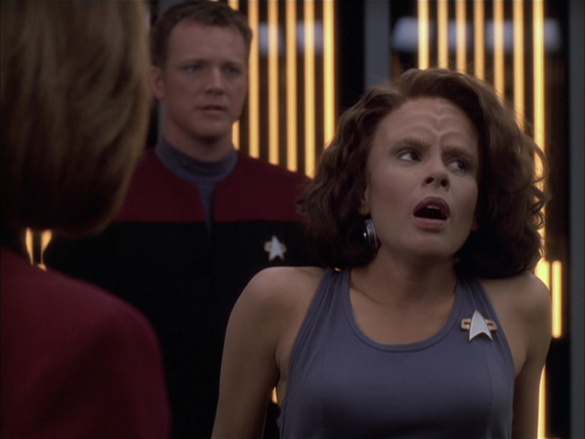 extant_StarTrek_VOY_6x03-BargeOfTheDead_03610.jpg