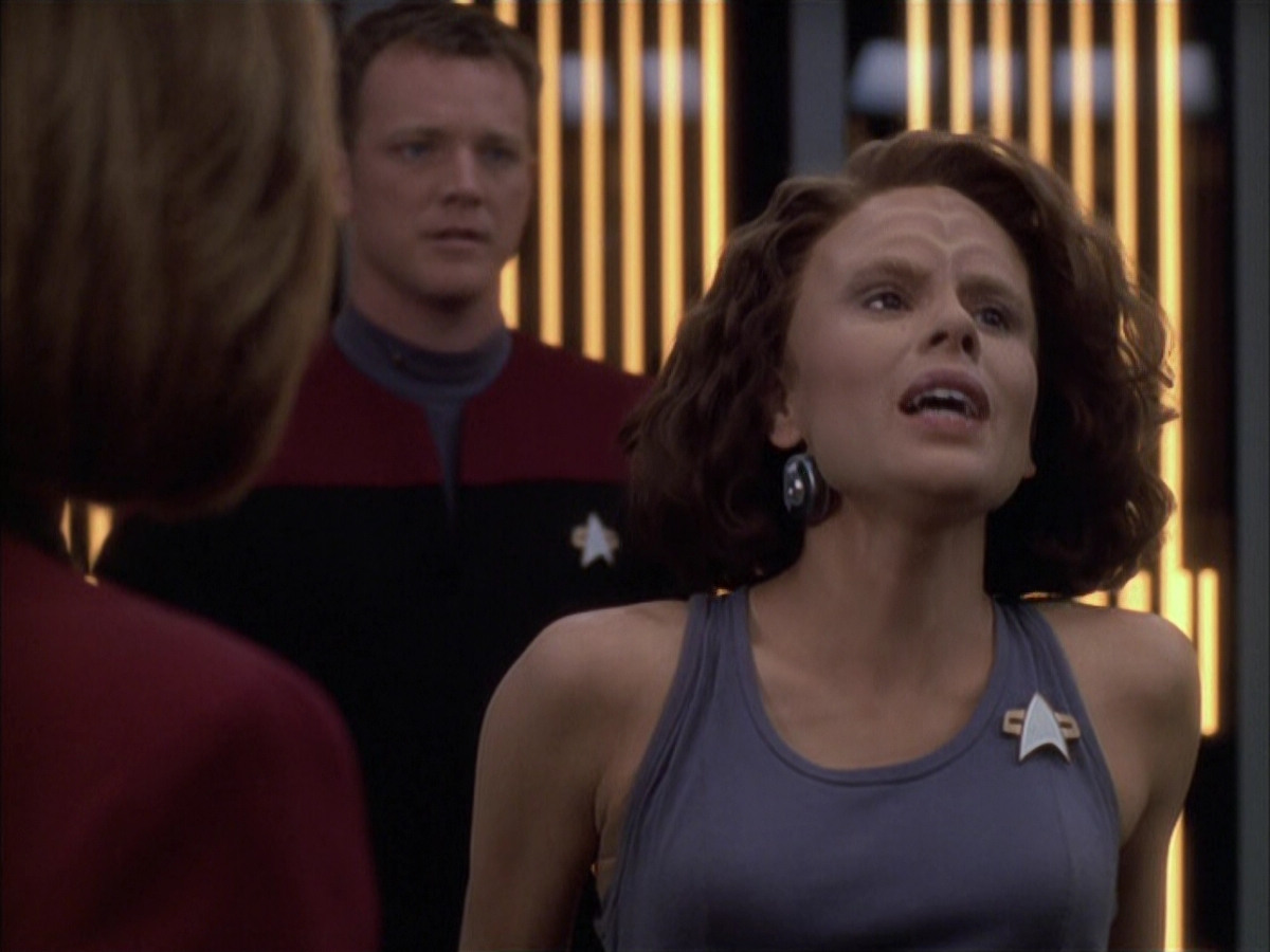 extant_StarTrek_VOY_6x03-BargeOfTheDead_03612.jpg