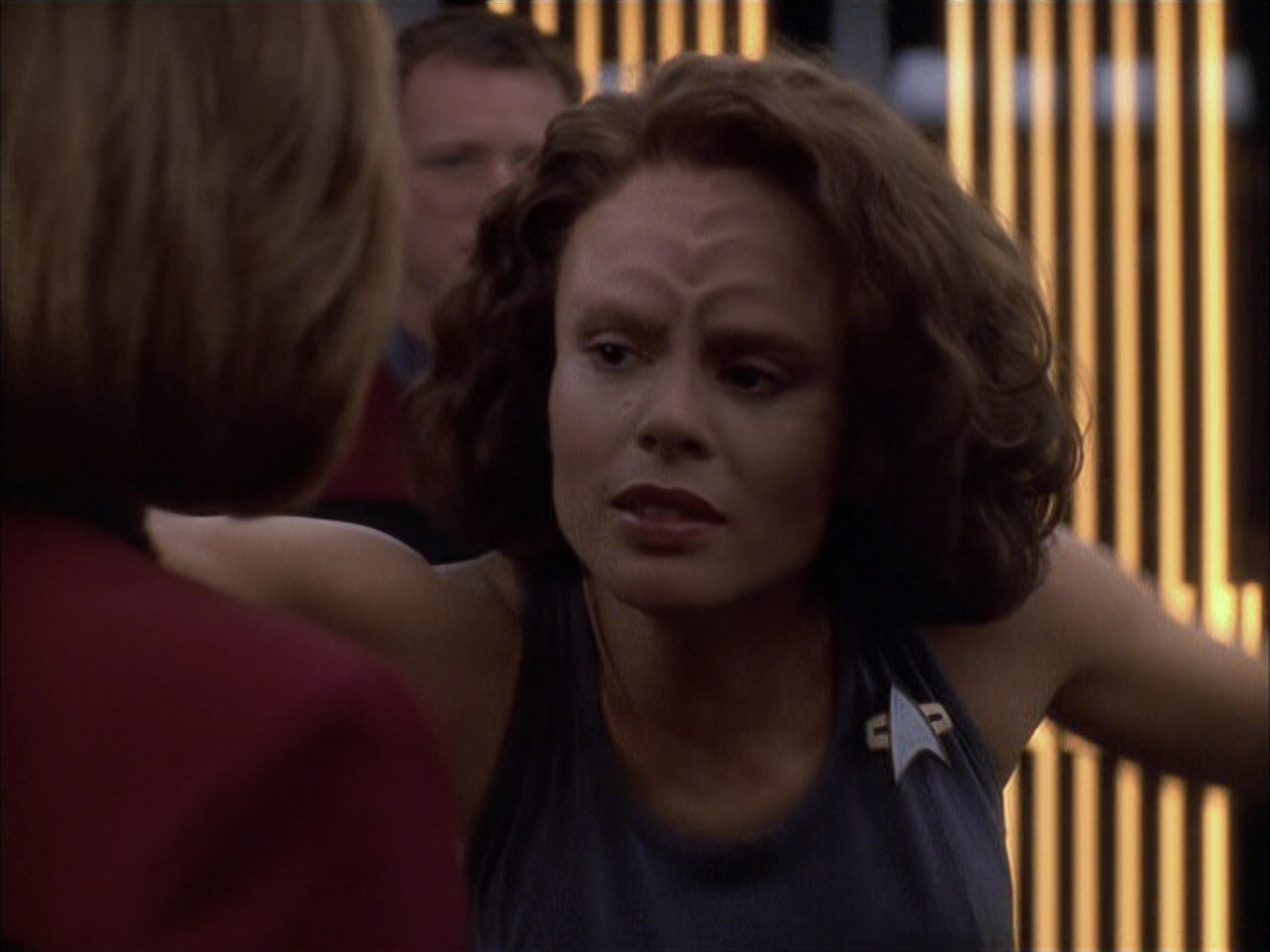 extant_StarTrek_VOY_6x03-BargeOfTheDead_03616.jpg