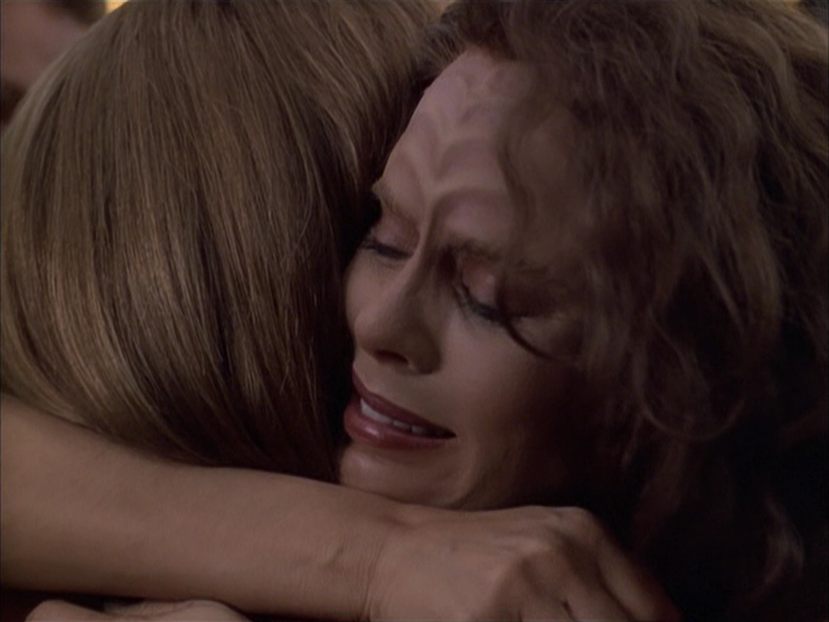 extant_StarTrek_VOY_6x03-BargeOfTheDead_03631.jpg