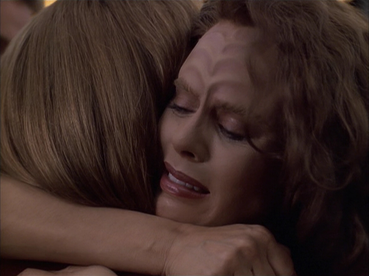 extant_StarTrek_VOY_6x03-BargeOfTheDead_03632.jpg