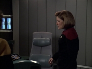 extant_StarTrek_VOY_6x03-BargeOfTheDead_00089.jpg