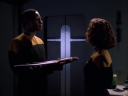 extant_StarTrek_VOY_6x03-BargeOfTheDead_00734.jpg
