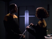 extant_StarTrek_VOY_6x03-BargeOfTheDead_00737.jpg