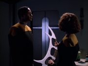 extant_StarTrek_VOY_6x03-BargeOfTheDead_00744.jpg