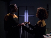 extant_StarTrek_VOY_6x03-BargeOfTheDead_00752.jpg