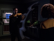 extant_StarTrek_VOY_6x03-BargeOfTheDead_00794.jpg