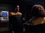 extant_StarTrek_VOY_6x03-BargeOfTheDead_00811.jpg