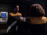 extant_StarTrek_VOY_6x03-BargeOfTheDead_00818.jpg