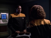 extant_StarTrek_VOY_6x03-BargeOfTheDead_00819.jpg
