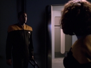 extant_StarTrek_VOY_6x03-BargeOfTheDead_00825.jpg