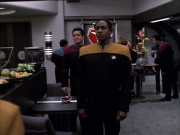 extant_StarTrek_VOY_6x03-BargeOfTheDead_00880.jpg
