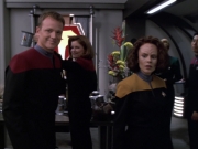 extant_StarTrek_VOY_6x03-BargeOfTheDead_00920.jpg