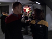 extant_StarTrek_VOY_6x03-BargeOfTheDead_00969.jpg